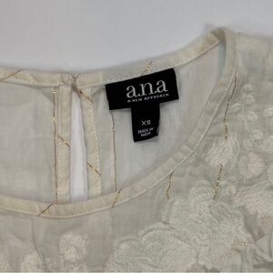 a.n.a A New Approach Women’s XS Cream/Ivory Sleeveless Ruffle Hem Top